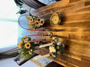 Festliche Dekoartikel im 5-er Set (Kerzenleuchter & Blumendeko)