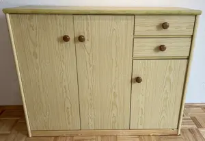 Tolles Sideboard inkl. Regaleinsätzen mit viel Stauraum