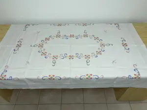 2 edle romantische Landhaus-Tischdecken