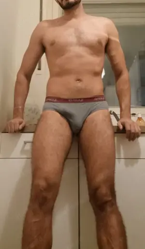 Frecher Brasilianer sucht aktiven Hetero