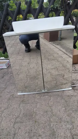 Bad Spiegelhängeschrank mit Beleuchtung und Steckdose weiß