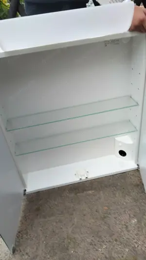 Bad Spiegelhängeschrank mit Beleuchtung und Steckdose weiß Bild 4