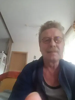 zierliche,sehr schlanke  sie nationalität egal in Suhl gesucht 