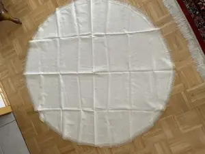 Edle formschöne runde Tischdecke zu verkaufen