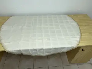 Edle formschöne runde Tischdecke zu verkauf
