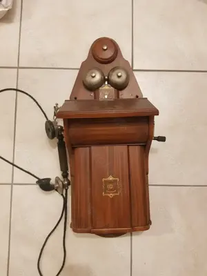 Antikes Wandtelefon