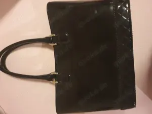 Orginal Guess Handtasche in Lack schwarz 