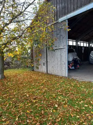 Stellplatz in Scheune für Wohnanhänger u. Anhänger aller Art für Pkw 