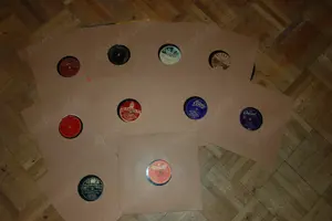 136 Schellackplatten verschiedener Stilrichtungen