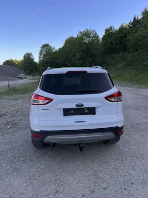 Ford Kuga 2.0 TDCi 2x4 Titanium Bild 5