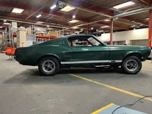 Ford Mustang 2-Door Fastback