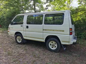 Mitsubishi L300