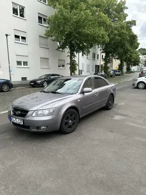 Hyundai SONATA 2.0 CRDi GLS im top zustand Bild 2