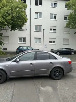 Hyundai SONATA 2.0 CRDi GLS im top zustand Bild 3