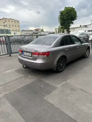 Hyundai SONATA 2.0 CRDi GLS im top zustand Bild 5