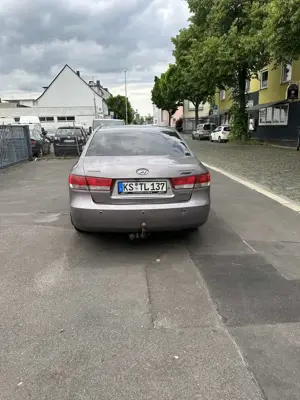 Hyundai SONATA 2.0 CRDi GLS im top zustand Bild 4