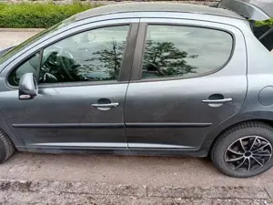 Peugeot 207 Bild 2