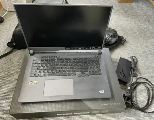 ASUS ROG STRIX Gaming Laptop  17 , 3 set mit schwarz tasche + kopförer und USB  Bild 2