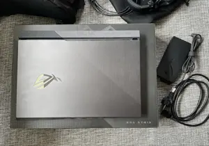 ASUS ROG STRIX Gaming Laptop  17 , 3 set mit schwarz tasche + kopförer und USB  Bild 5