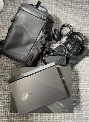 ASUS ROG STRIX Gaming Laptop  17 , 3 set mit schwarz tasche + kopförer und USB 