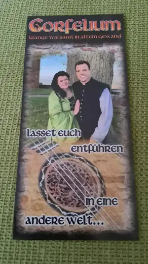 Zauberhaftes Gesangsduo Corfelium mit Gitarrenbegleitung