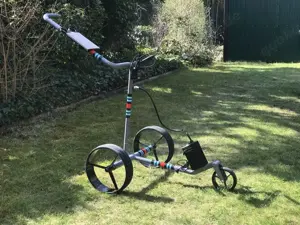 JuCad Golf Racing Elektro-Caddy Carbon m. Schirm & Fernbedienung