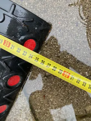 2 Bodenschwellen mit Reflektionspunkten  Bild 4