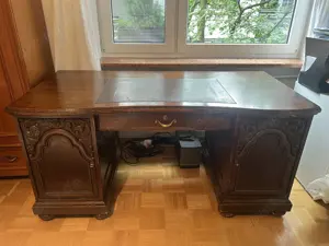 Holzschreibtisch aus der Gründerzeit