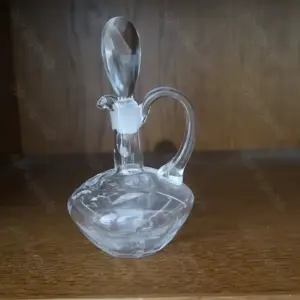 Ölkännchen aus Kristallglas