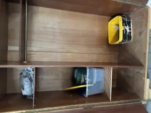 Holzschrank zu Verkaufen  Bild 1