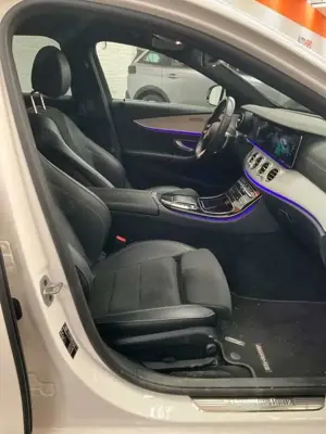 Mercedes-Benz E 200 E 200 T AMG Line