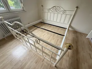 wunderschönes Metall-Bett 180x200cm schlafen Familie Freunde müde Haus Wohnung Gäste Ferien