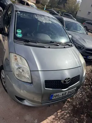 Toyota Yaris Yaris 1.3 VVT-i Luna Bild 4