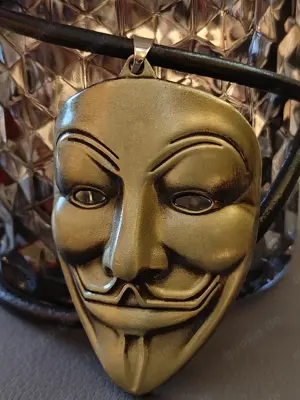 Leder-Halskette, Anonymous-Maske