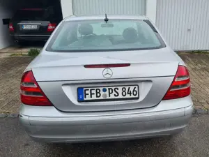Mercedes-Benz E 240 E 240 Elegance Bild 2