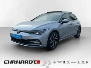 Volkswagen Golf VIII 1.5 eTSI DSG Style DCC PANO*AHK*STHZG*HUD*...
