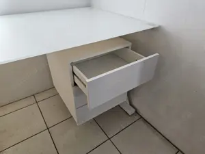 Schreibtisch