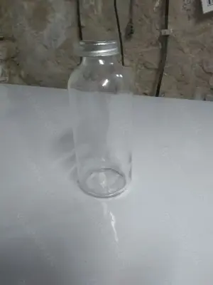Flaschen zum Einkochen von Saft zu verschenken