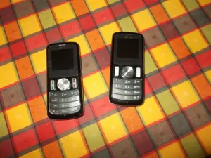 Zwei LG Handys