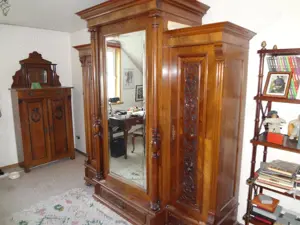 Kleiderschrank, Gründerzeit Nußbaum Säulen Schrank 3 teilig, B 212 cm