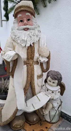 Großer Deko-Weihnachtsmann mit Engel