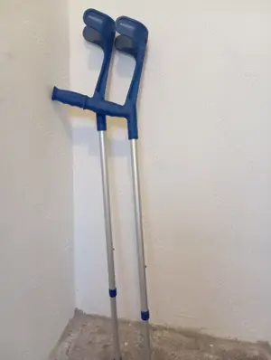 Gehilfen, Krücken 