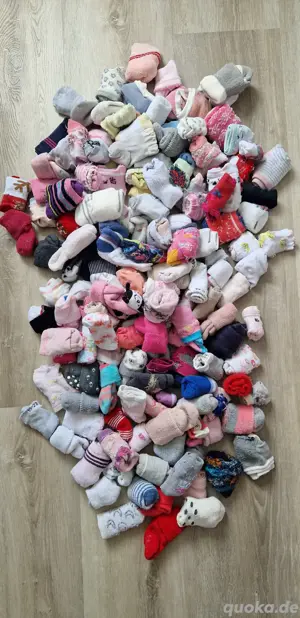 Karton voller Socken (150 Stck +) Gr. 0 bis 19 22