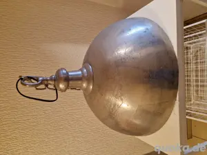 Hängeleuchte aus massivem Metall Bild 3