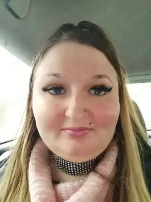 Cam2Cam Mit Molliger (leicht devoter Frau), BJ Cam2Cam Mit Ihm zusammen (Nur) gegen Bezahlung Bild 3