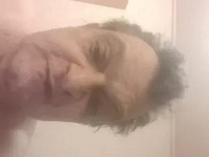 Er sucht  sie 