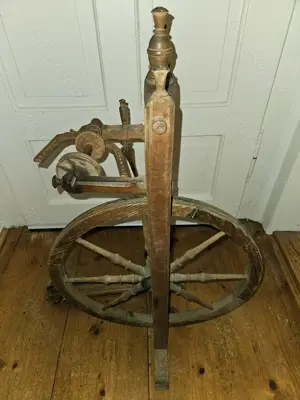 Antik! Rarität! 2 komplette Spinnräder á 45,-! Spinnrad Deko TOP Zustand! Bild 3