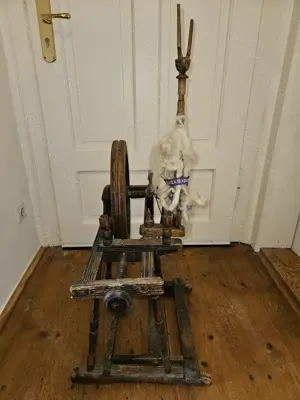 Antik! Rarität! 2 komplette Spinnräder á 45,-! Spinnrad Deko TOP Zustand! Bild 7