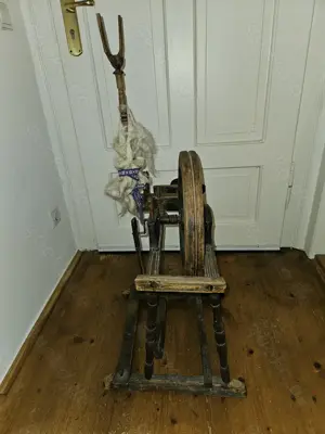 Antik! Rarität! 2 komplette Spinnräder á 45,-! Spinnrad Deko TOP Zustand! Bild 6