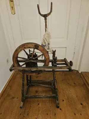 Antik! Rarität! 2 komplette Spinnräder á 45,-! Spinnrad Deko TOP Zustand! Bild 8